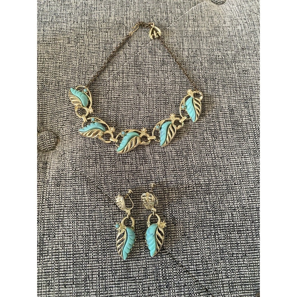 VTG Faux Turquoise Leaf Choker Necklace & Screw-Back Earrings Set Gold Tone